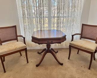 Antique vintage collectible MCM beautiful furniture 
Table and chair s
