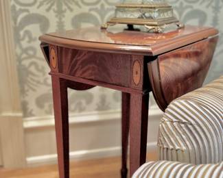 Flame mahogany small pembroke table