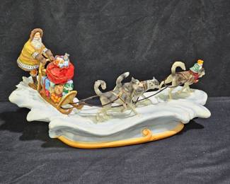 Santa's World "Crossing The Tundra" Figurine