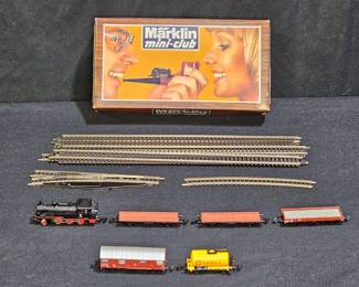 Marklin Mini-Club Z-Scale Locomotive, Cars & Track