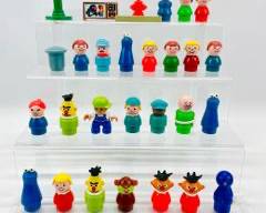Fantastic Vintage Fisher Price Little People Figures Assorted Lot Of 30 Pieces!
