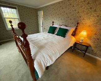 Lot 098-MBR: Queen Bed Vignette