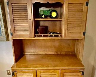 Lot 022-OFF: Ethan Allen Bookcase Vignette #2