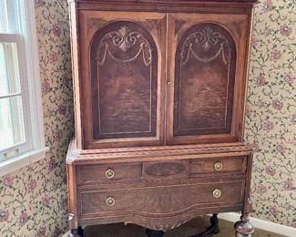 Lot 097-MBR: Antique Wood Armoire/Dresser