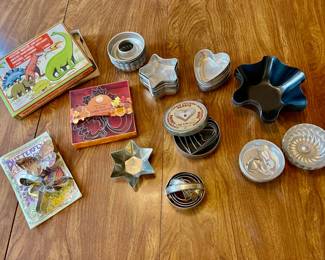 Lot 044-K: Molds & Cookie Cutter Medley