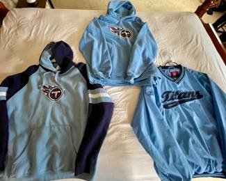 Lot 103-MBR: Tennessee Titans Hoodies and Sweatshirt