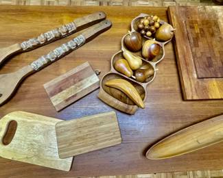 Lot 058-G: Vintage Wood Décor Lot

