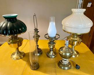 Lot 027-OFF: Vintage Oil Lamps