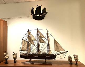 Lot 059-GAR: Home-Office Armada