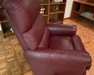 Lot 121-MC: La-Z-Boy Recliner