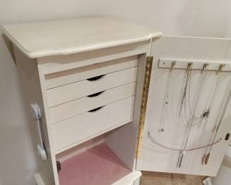 Jewelry cabinet
