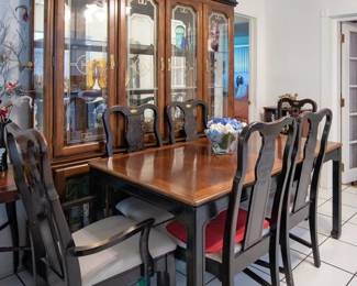 Table can seat 4 - 12  2 more leaves  &   has 6 chairs