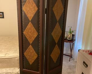 2 matching room dividers