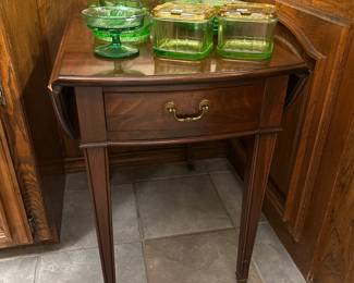 Ethan Allen end table with drawer