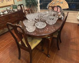 Ethan Allen Mahogany dining room suite