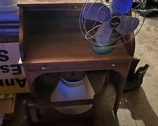 Antique oat child’s desk