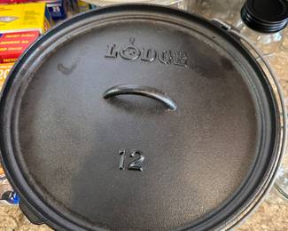 Cast iron pot