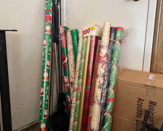 Start wrapping your presents with this wrapping paper!