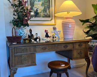 NICE WRITING DESK
