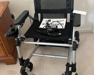 ZOOMER MOBILITY CHAIR