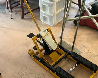FLOOR JACK