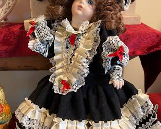 LOTS OF DOLLS including Barbie and Effanbee