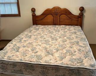 Vintage Queen Solid Wood Wheat Design Bed Mattress Set