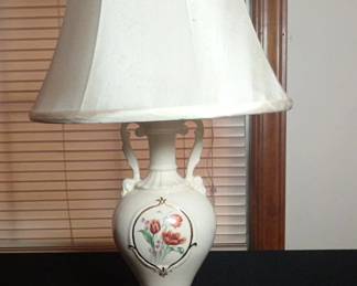 Vintage White Flower Design Lamp 