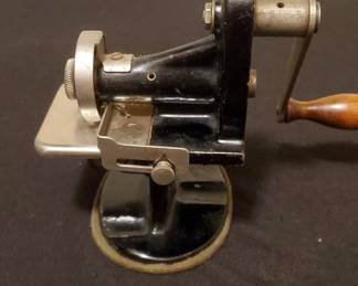 Rare Singer Cast Iron Handle Crank Crimp Machine