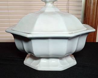 Vintage White TR Boote Tureen 