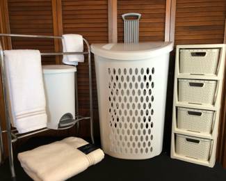 Bathroom Storage Lot 