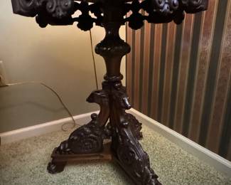 detail of ornate table 