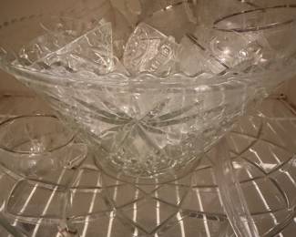 Gigantic punchbowl, cups and underplate 