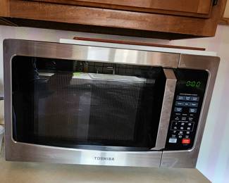 Toshiba Microwave only 1 year old