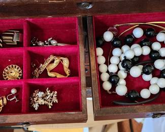 Costume Jewelry, Clip On Earrings