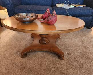 Oval Pedestal Coffee Table. 