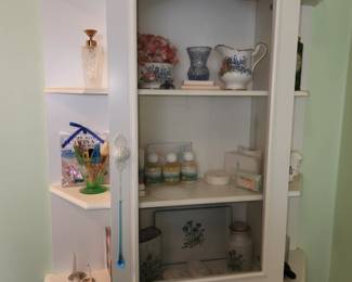 White 'Shabby Chic' Cabinet 