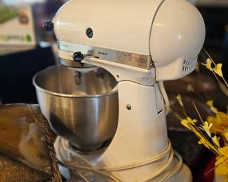 Sturdy and useful kitchen aid mixer