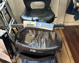 Folding mobility scooter