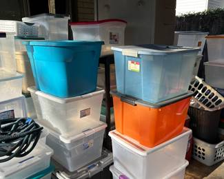 Storage totes