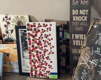 Wall decor signs and pictures