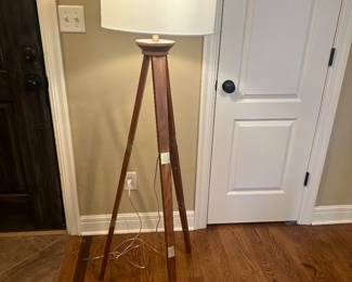 Tripod lamp
