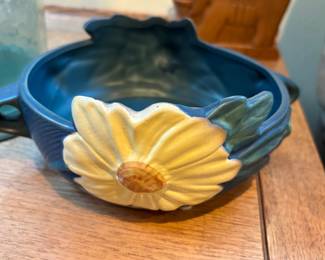 Roseville Reproduction Peony Bowl – 428-6