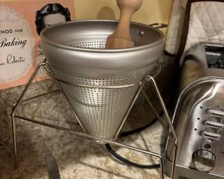 Aluminum Sieve/Strainer with Pestle and Stand