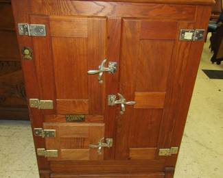Oak ice box