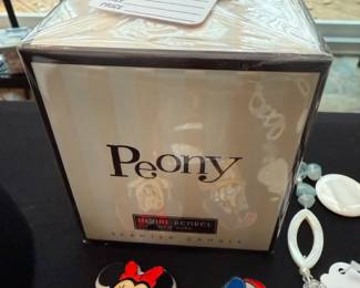 Henri Bendel Peony Candle