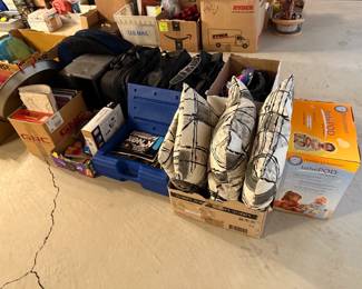 Bebe pod, decorative pillows, misc items
