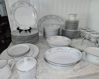 Noritake Sweet Leilani China Set