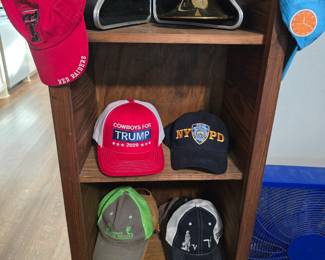 Bookshelf - Caps