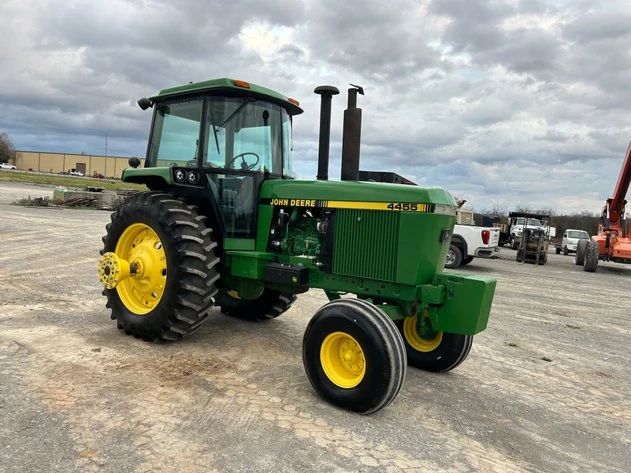 1992 JOHN DEERE 4455 CAB TRACTOR